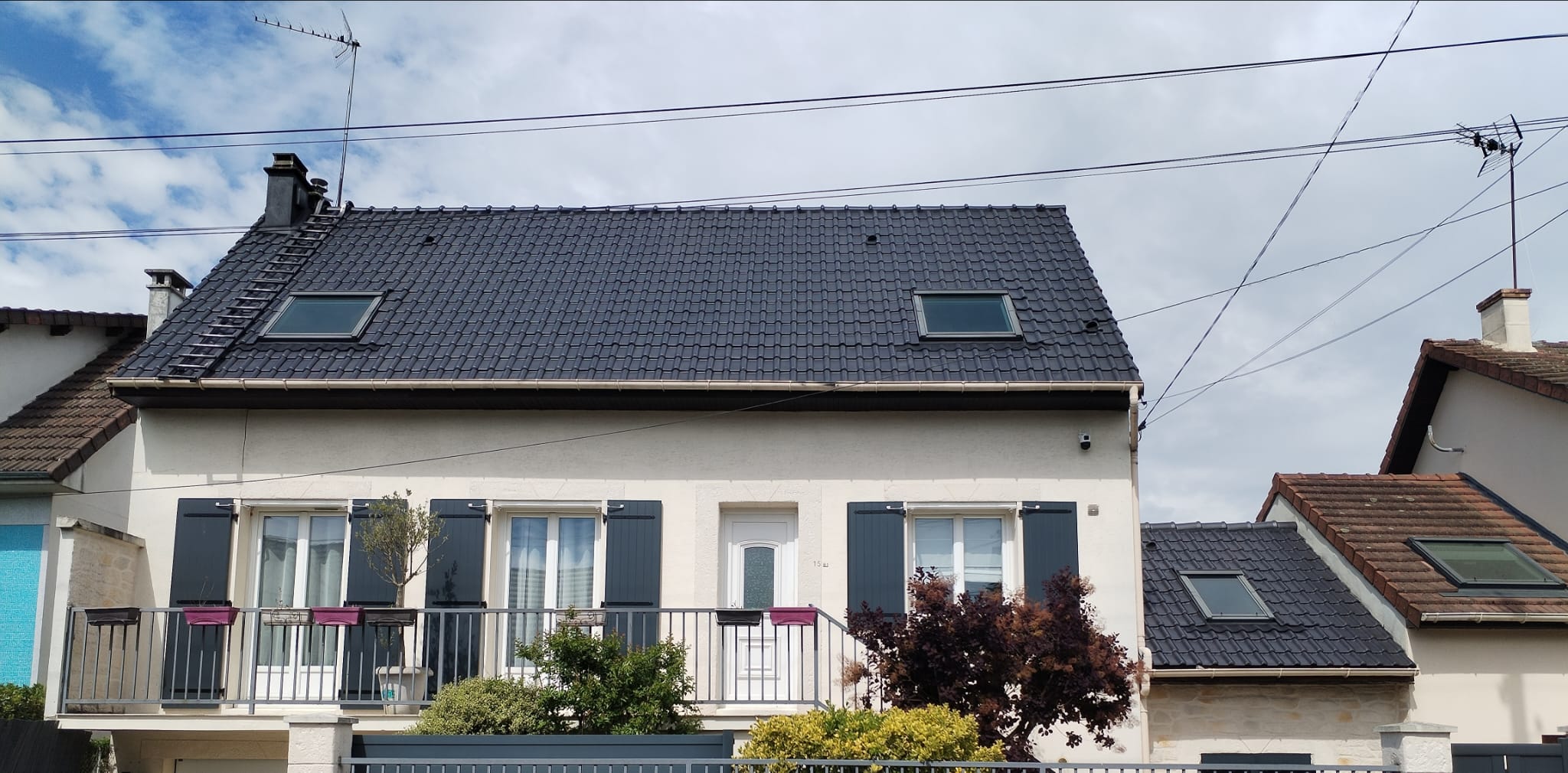 Nettoyage de la toiture, application de résine colorée avec hydrofuge à Gagny, photo 1